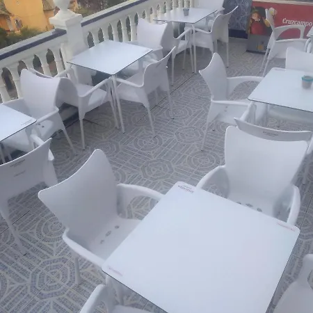 Terraza Del Limonar Albergue Málaga
